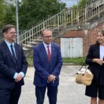 Deutsch-polnische Zusammenarbeit: Landrat Krzysztof Karwatowicz zu Besuch im Bahnhof Küstrin-Kietz